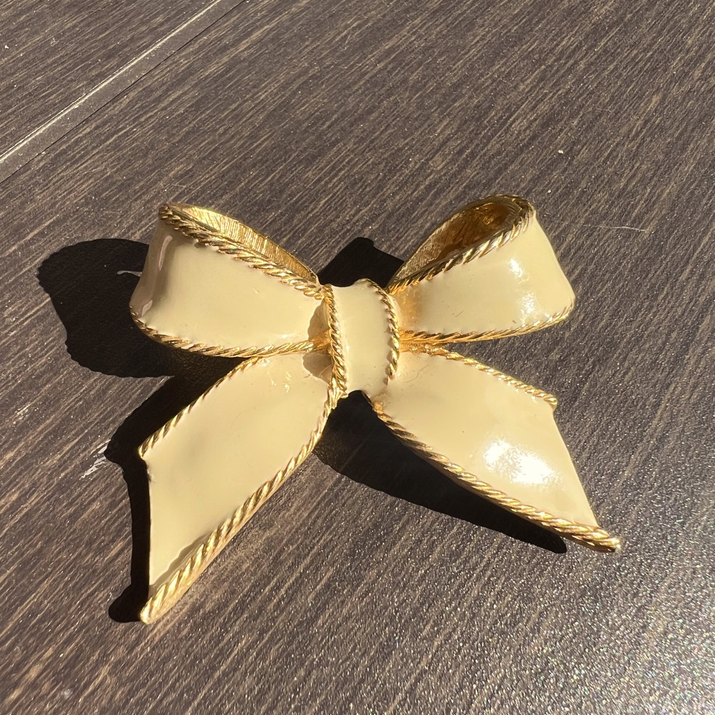 Vintage Gay Boyer Cream Enameled With Gold Bow Brooch Pin